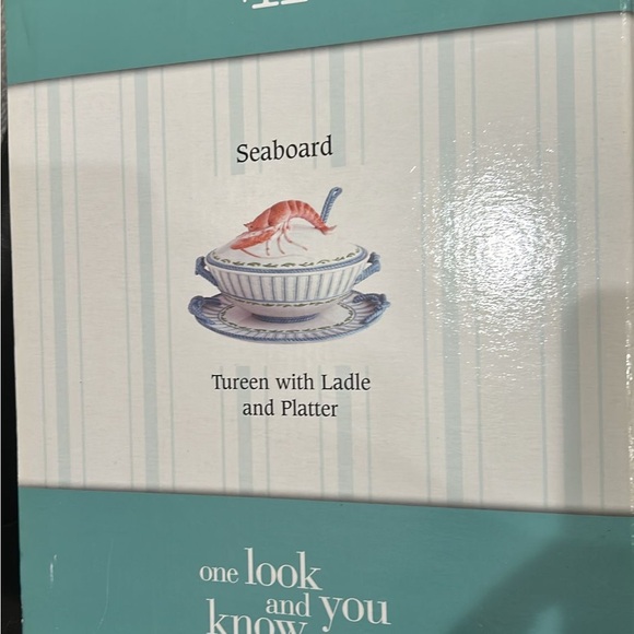 Seaboard Tureen with Ladle and Platter - Picture 3 of 3
